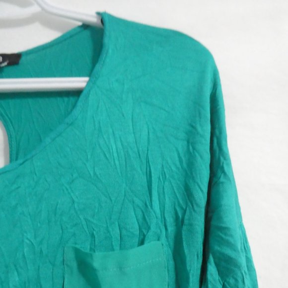 U2B | medium | Long Sleeve Shirt With Keyhole Back and Faux Undershirt Back - Picture 5 of 16